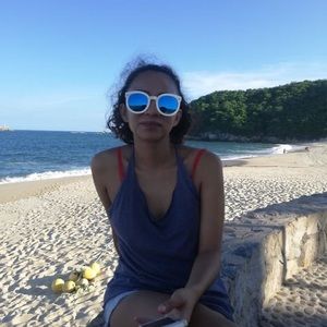 Meet your Posher, Ana elena